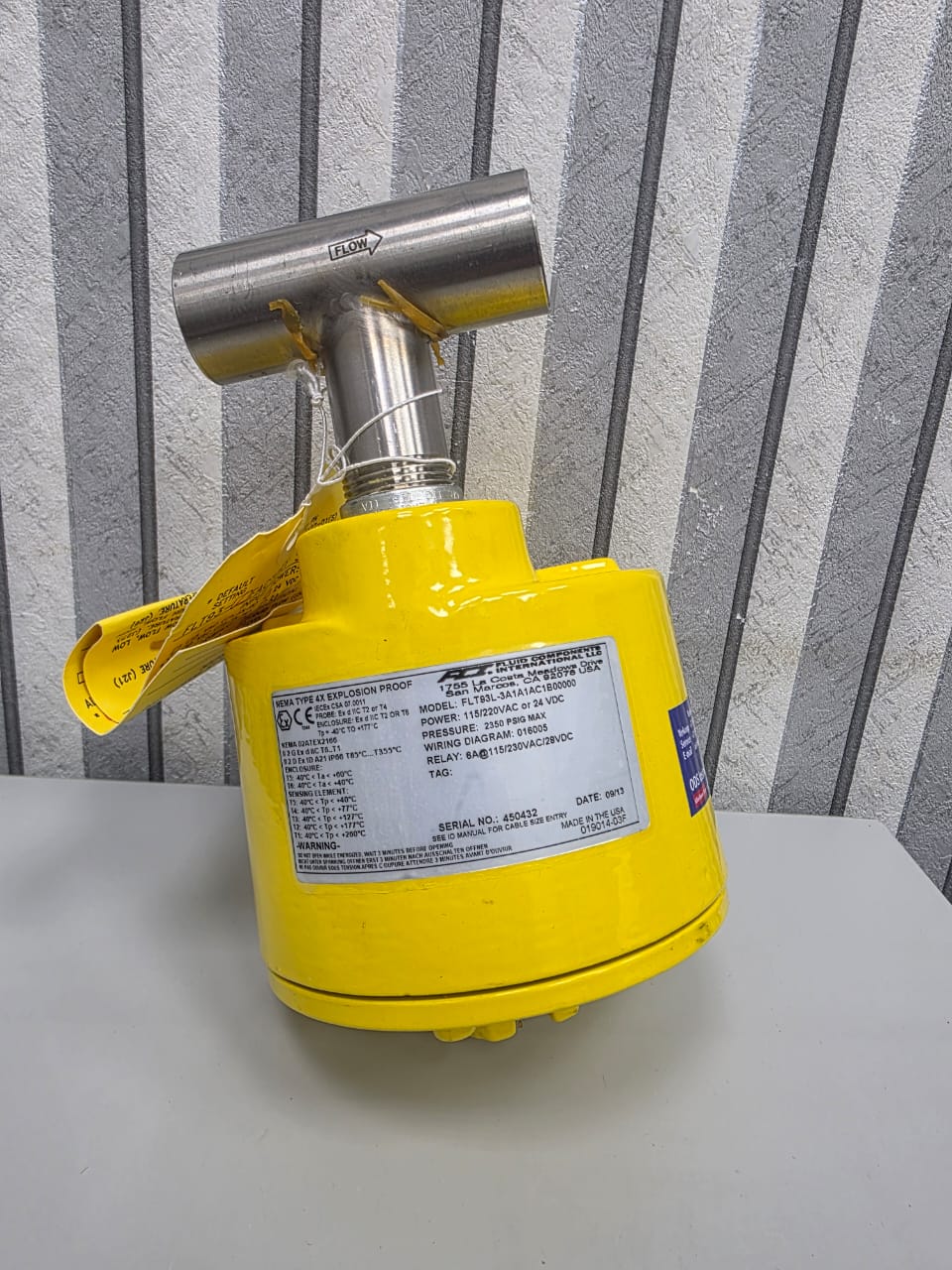 Flowline FLT93L-3A1A1AC1B00000 Liquid Level Switch Sensor Industrial Transmitter - Image 2