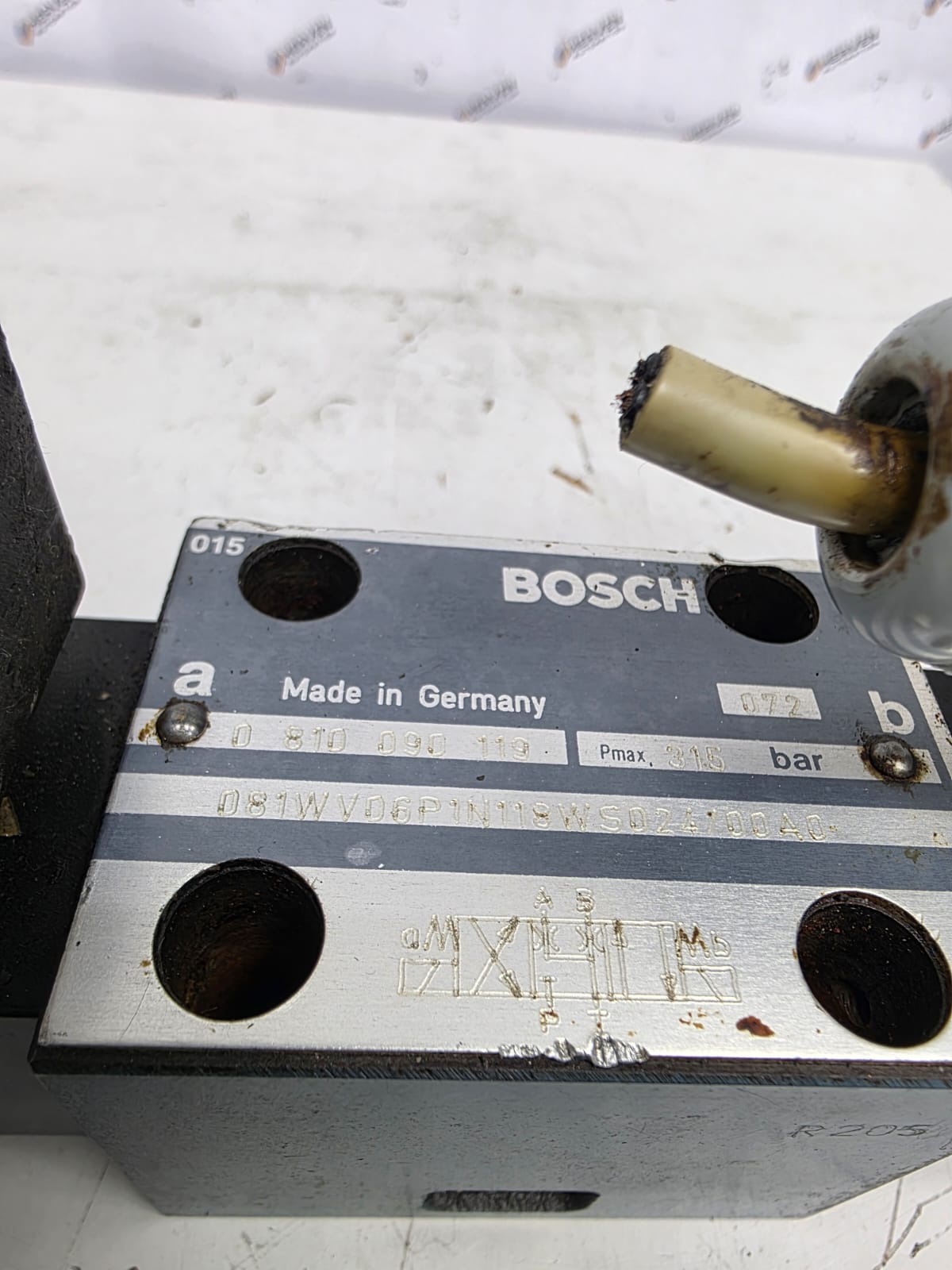 BOSCH REXROTH 0 810 090 119 HYDRAULIC DIRECTIONAL CONTROL VALVE