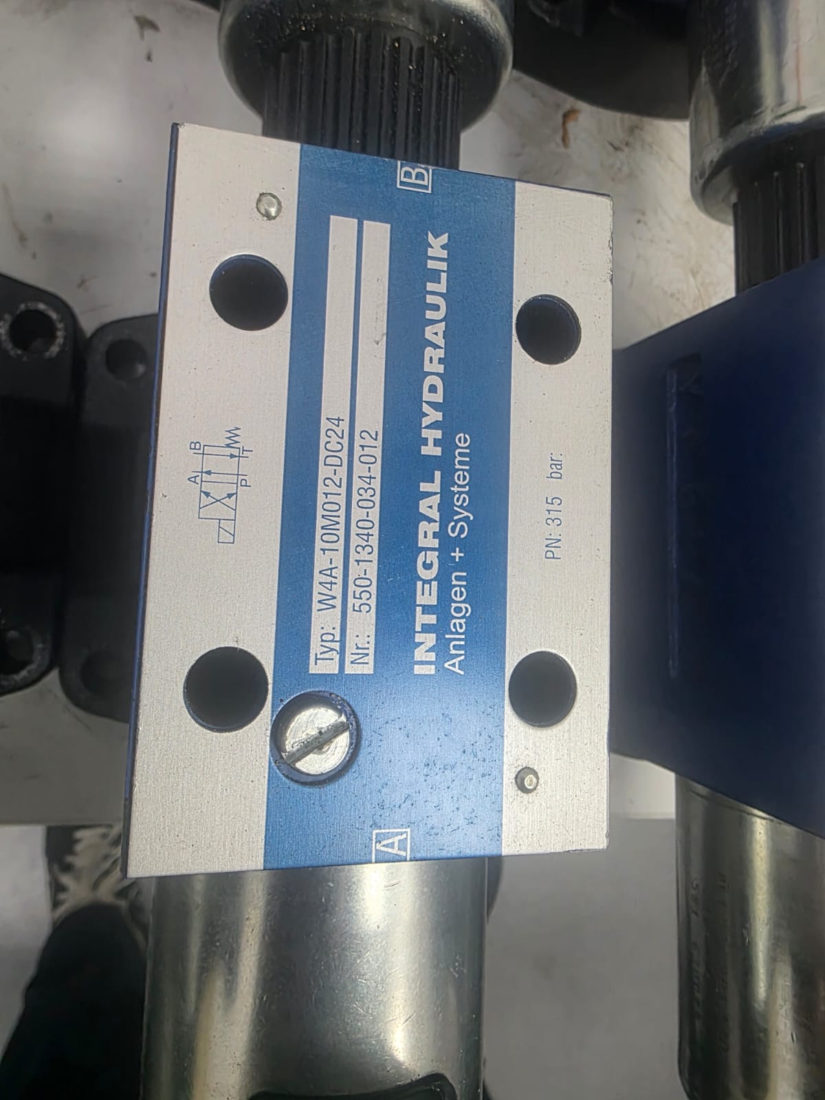 INTEGRAL HYDRAULIK W4A-10M012-DC24 HYDRAULIC DIRECTIONAL CONTROL VALVE