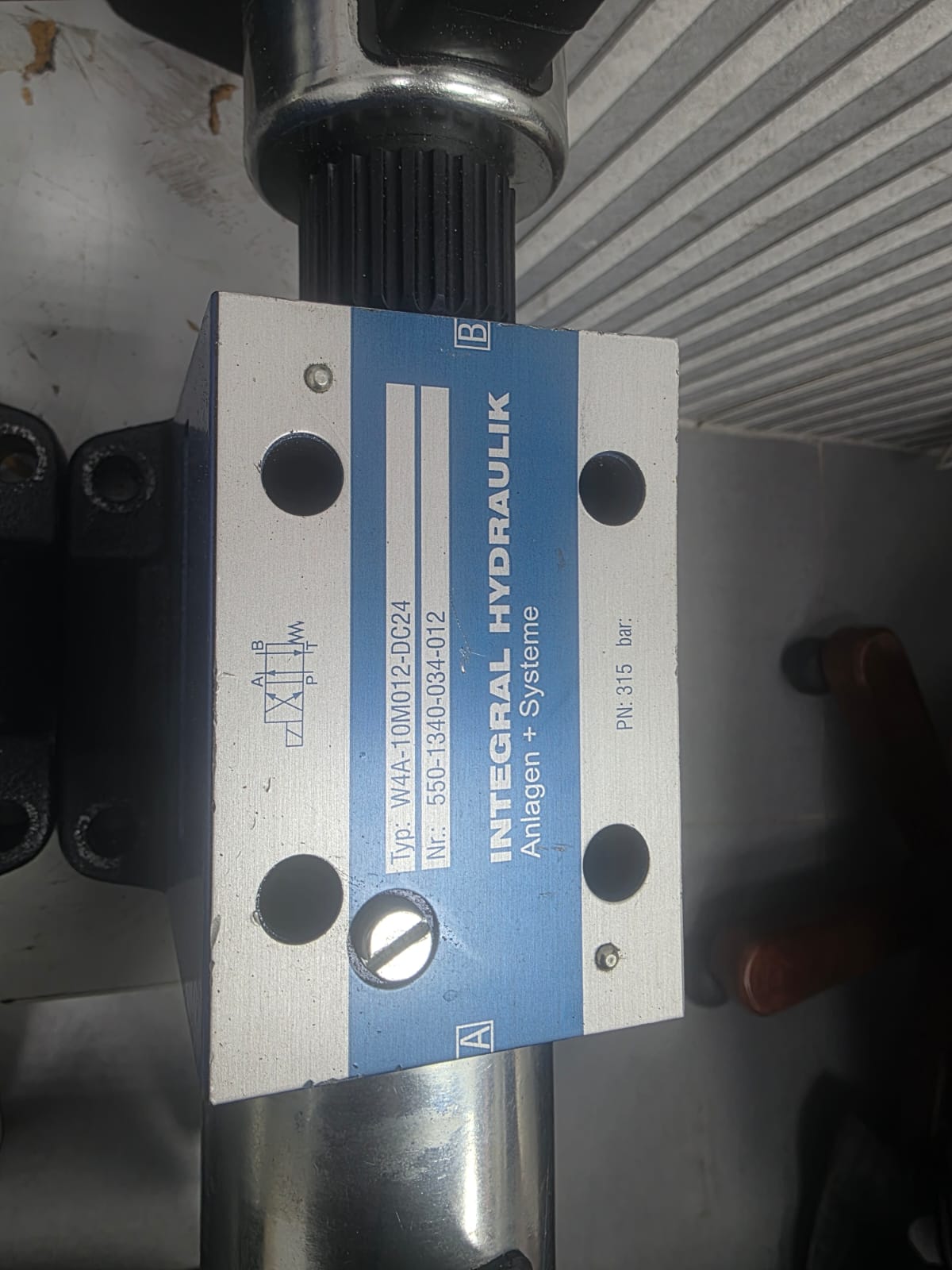 INTEGRAL HYDRAULIK W4A-10M012-DC24 HYDRAULIC DIRECTIONAL CONTROL VALVE - Image 7